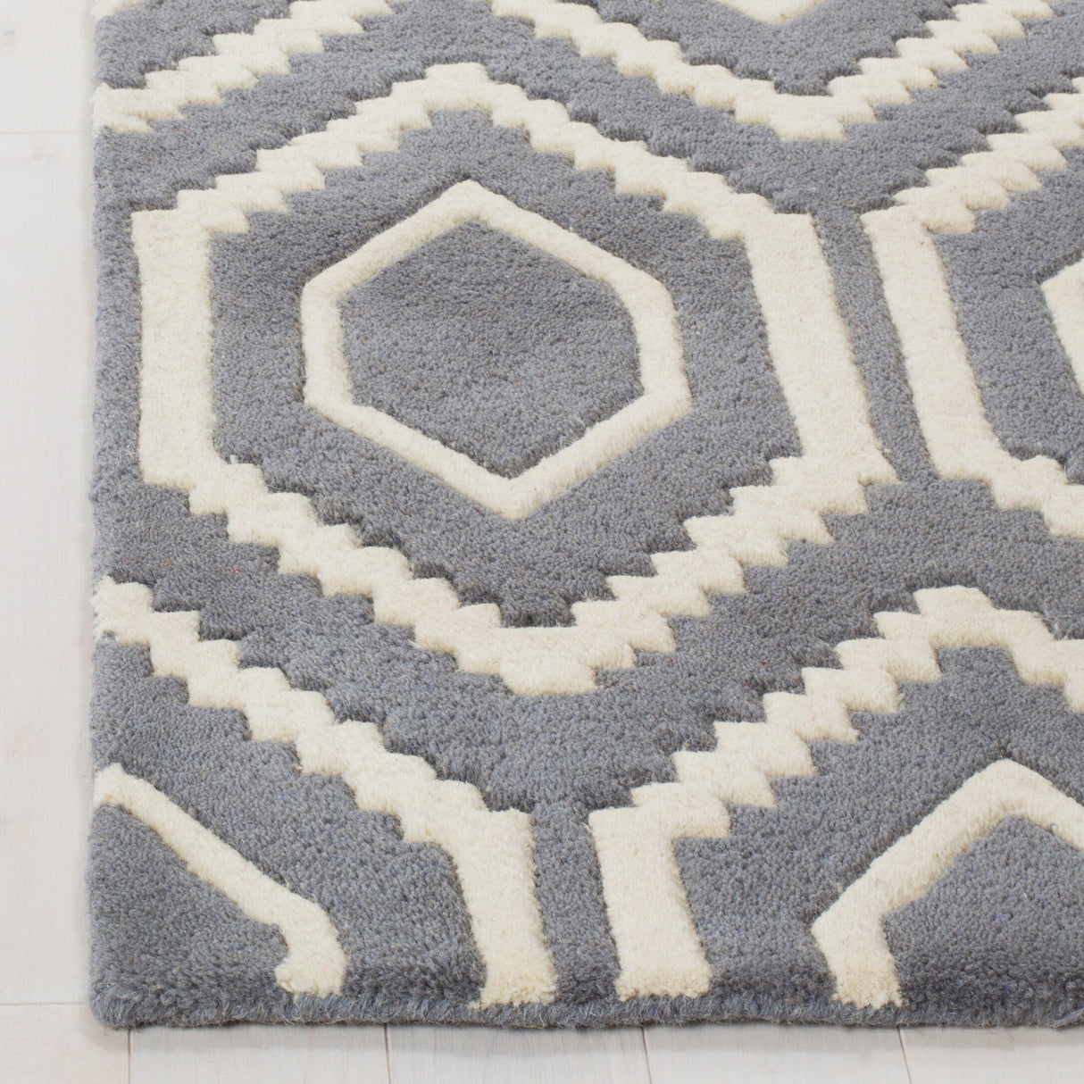 SAFAVIEH Handmade Chatham Altrud Moroccan Modern Wool Rug