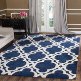 SAFAVIEH Handmade Chatham Naemi Modern Wool Rug