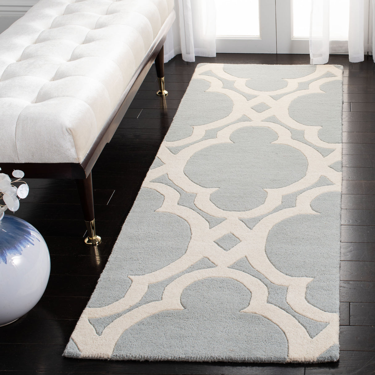 SAFAVIEH Handmade Chatham Naemi Modern Wool Rug