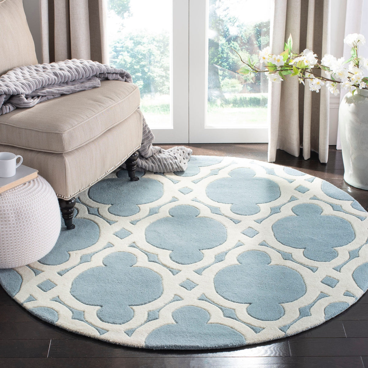 SAFAVIEH Handmade Chatham Naemi Modern Wool Rug