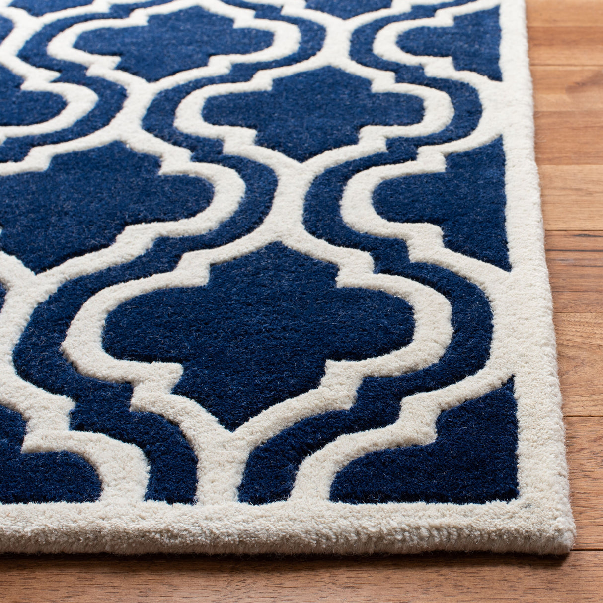 SAFAVIEH Handmade Chatham Sieghilde Modern Moroccan Wool Rug