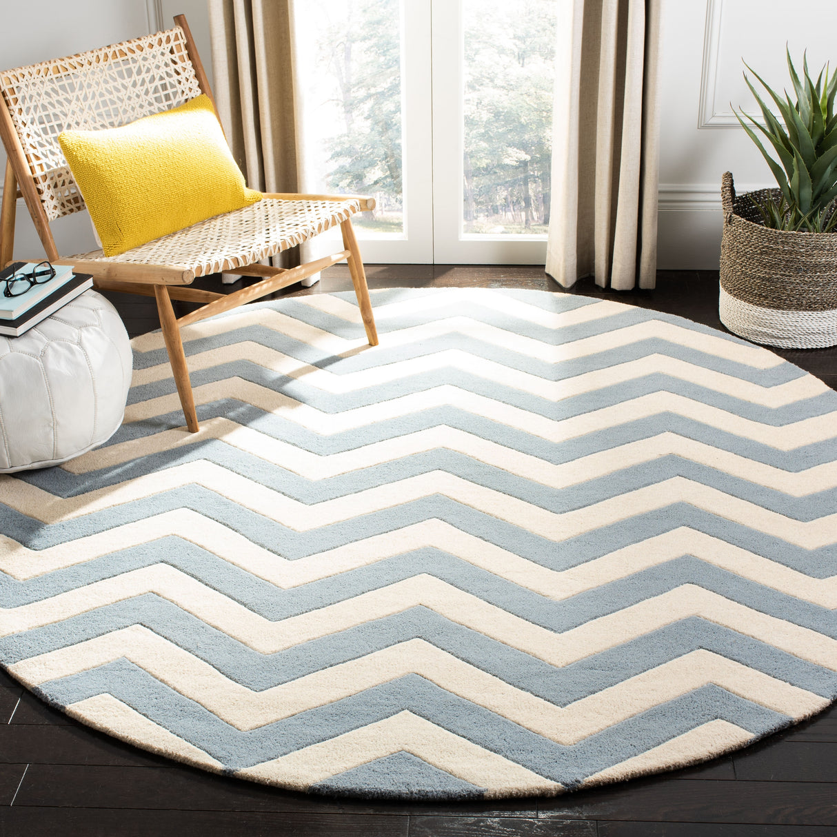 SAFAVIEH Handmade Chatham Traudel Modern Moroccan Wool Rug