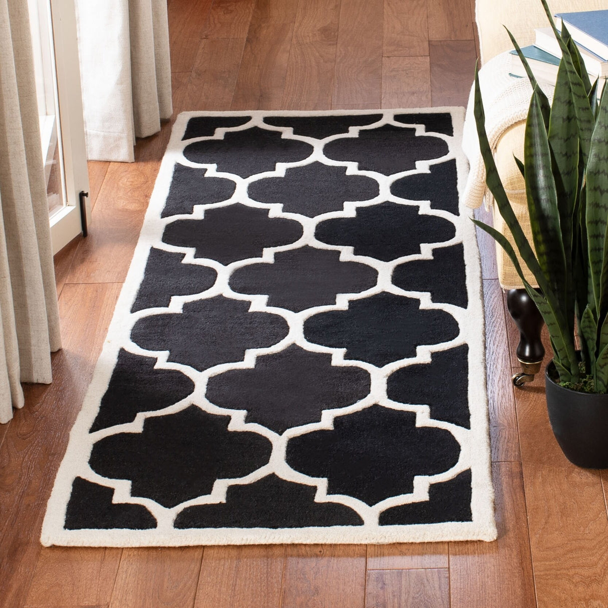 SAFAVIEH Handmade Chatham Vally Modern Moroccan Wool Rug