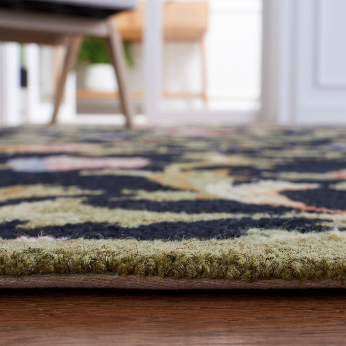 SAFAVIEH Handmade Chelsea Ageet French Country Floral Wool Rug