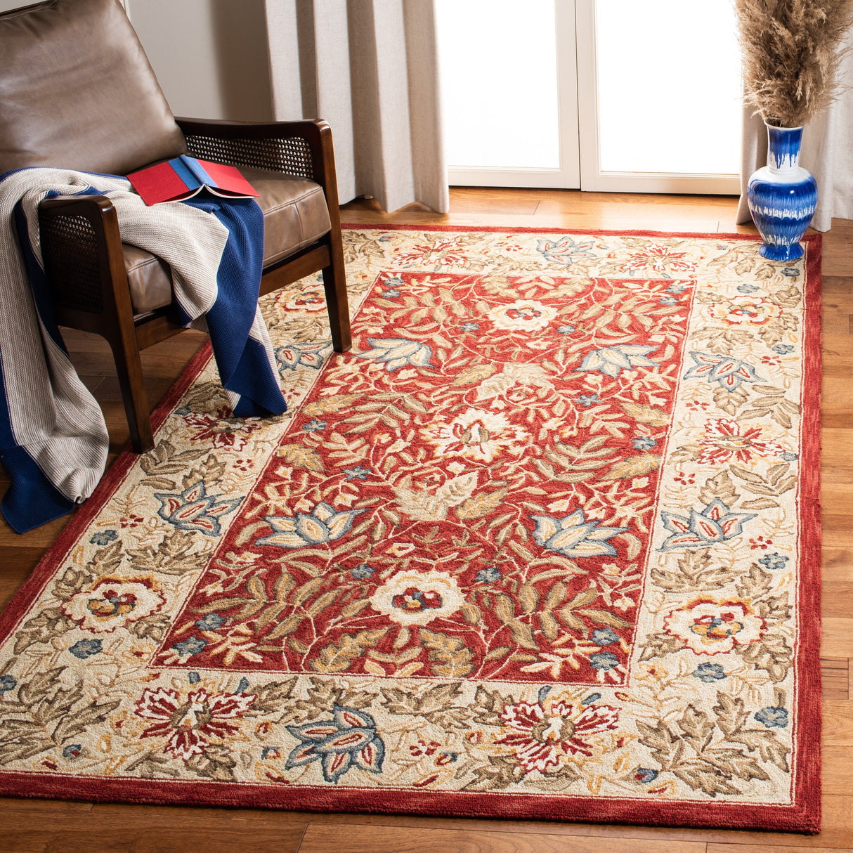 SAFAVIEH Handmade Chelsea Higinia French Country Wool Rug