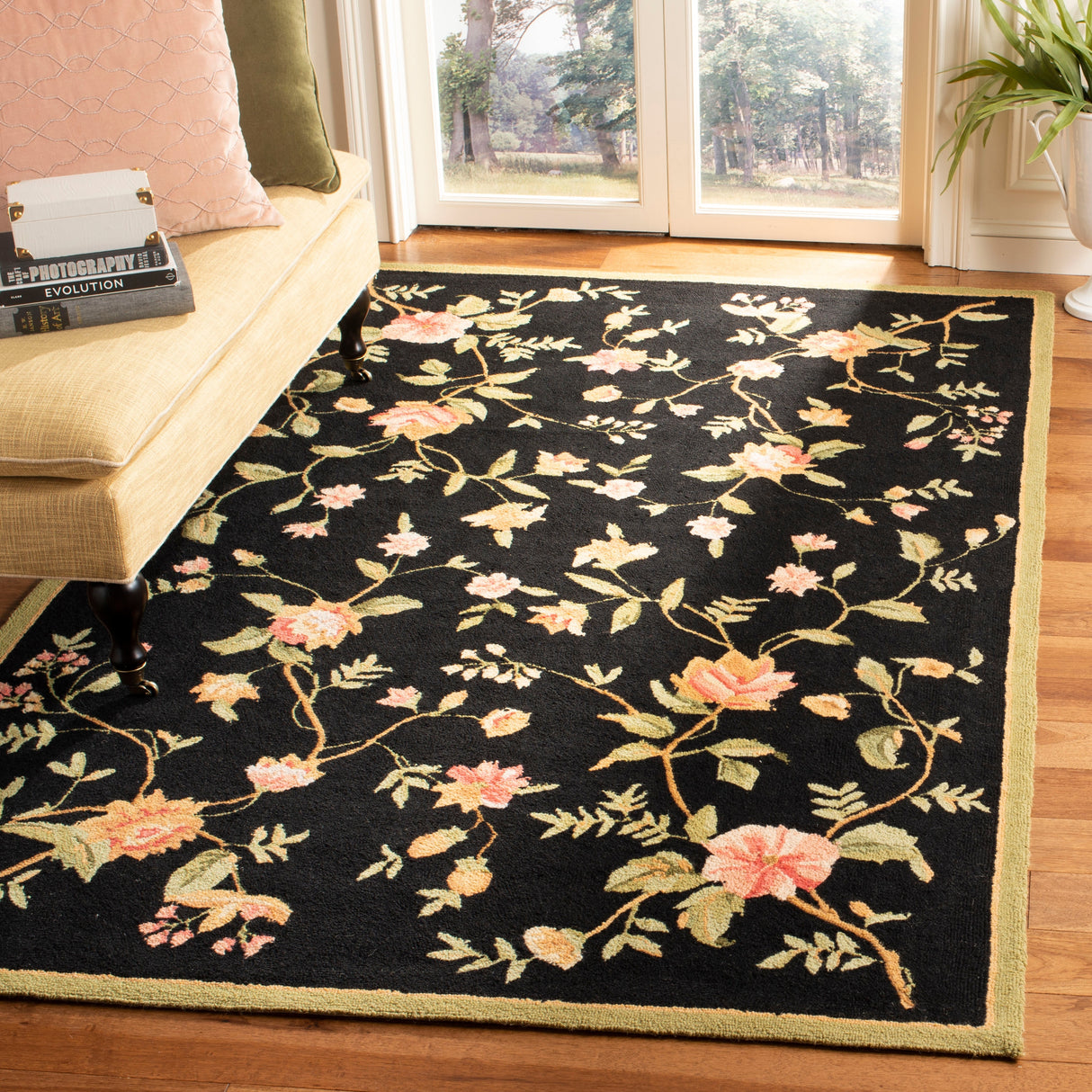 SAFAVIEH Handmade Chelsea Rodovica Floral French Country Wool Rug