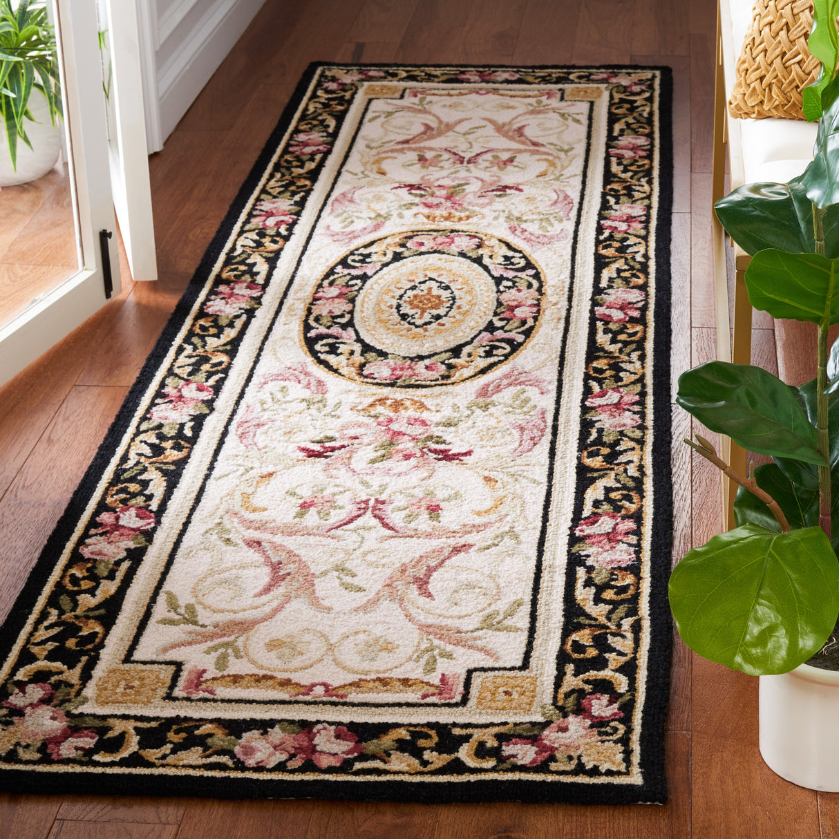 SAFAVIEH Handmade Chelsea Sangita French Country Wool Rug