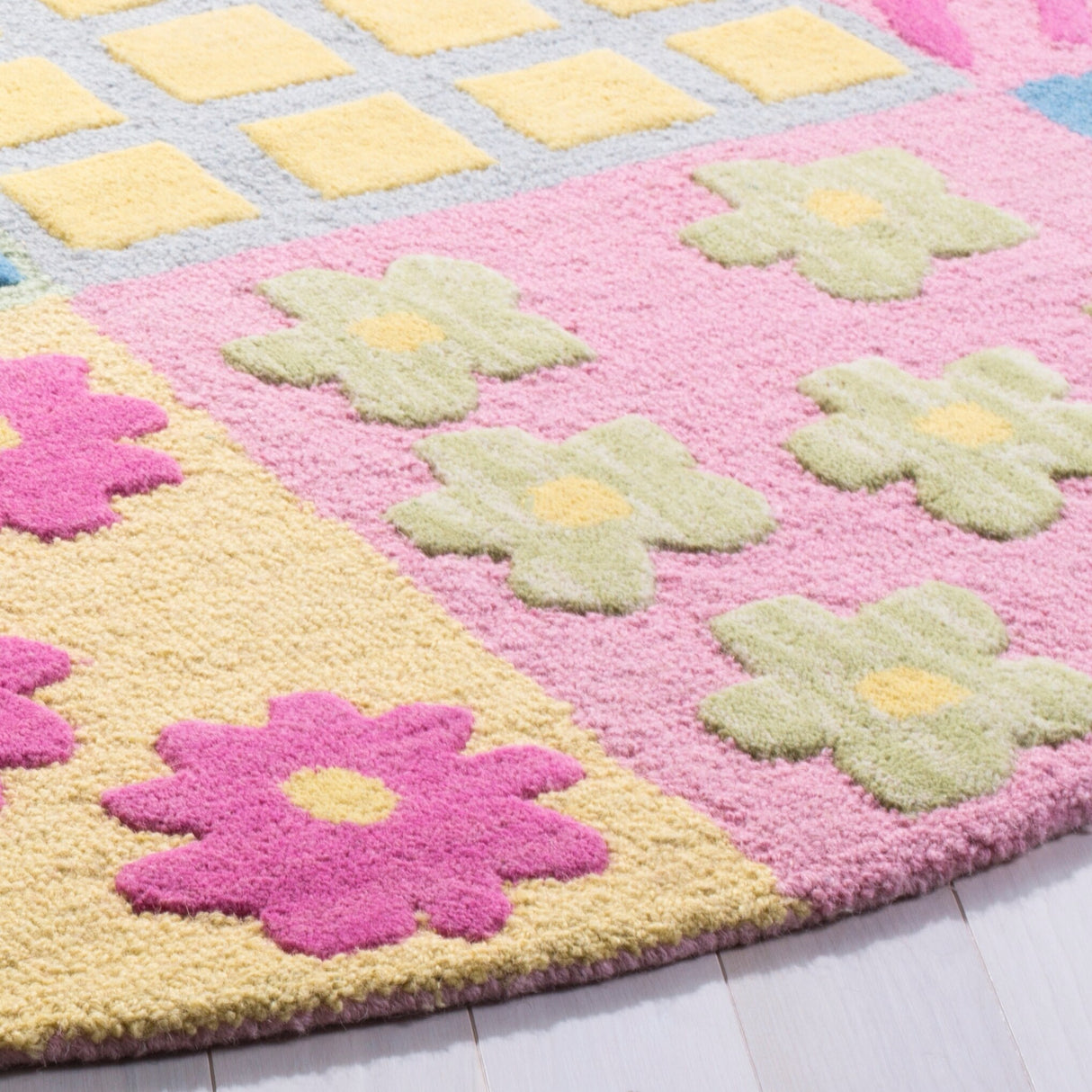 SAFAVIEH Handmade Children's Patchworks Bailee Pink New Zealand Wool Rug