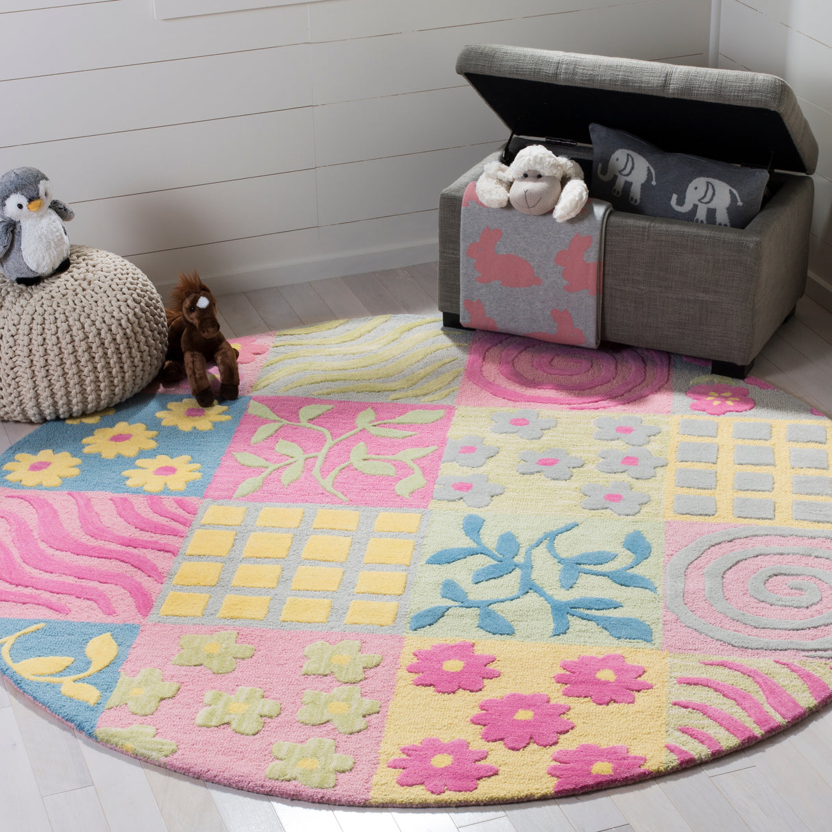 SAFAVIEH Handmade Children's Patchworks Bailee Pink New Zealand Wool Rug