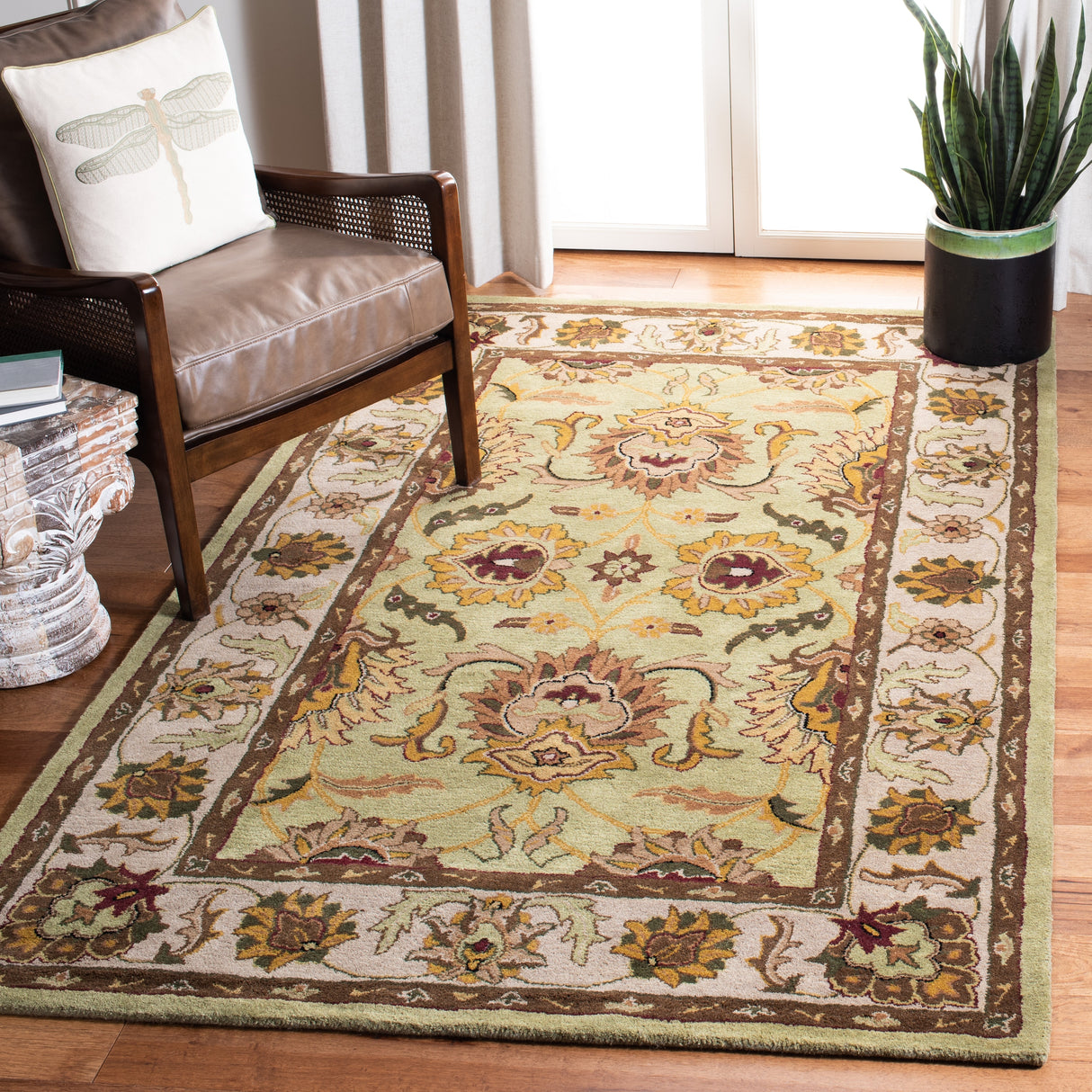 SAFAVIEH Handmade Classic Cheul Traditional Oriental Wool Rug