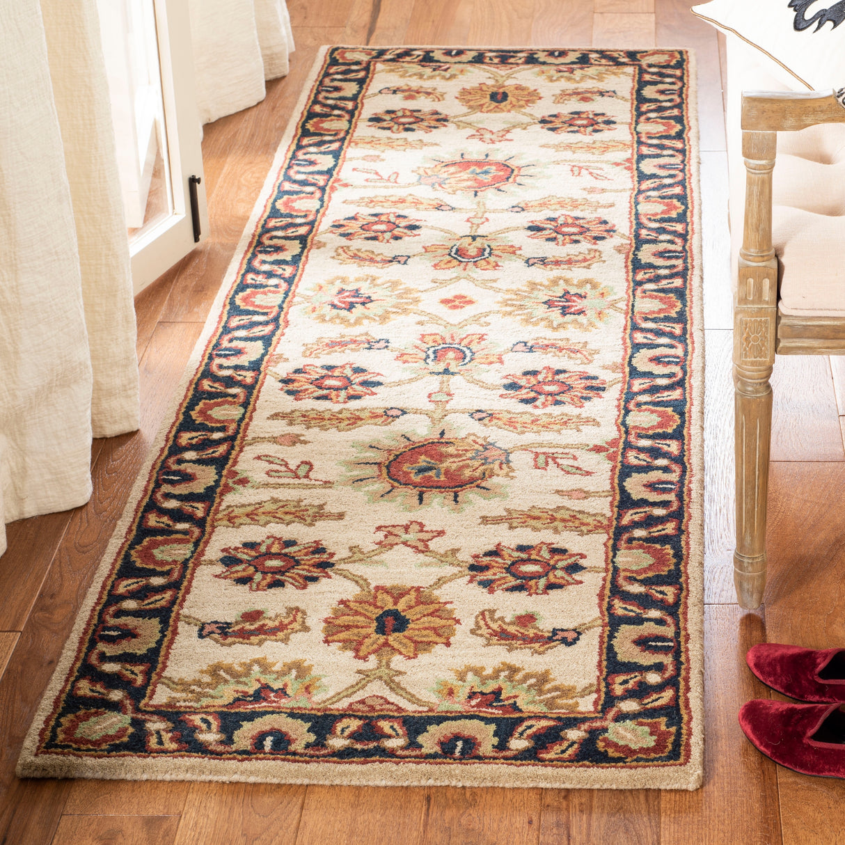 SAFAVIEH Handmade Classic Juliya Traditional Oriental Wool Rug