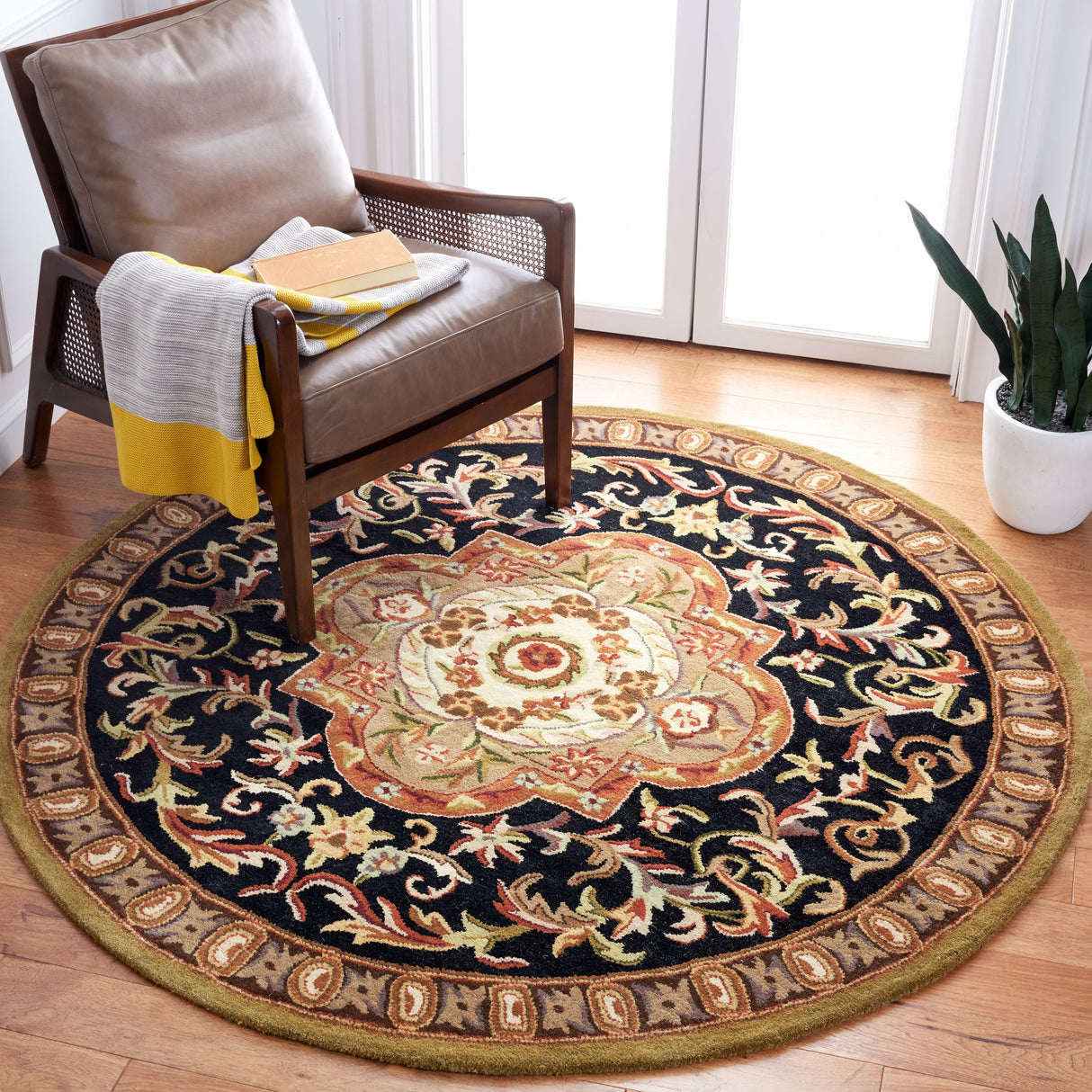 SAFAVIEH Handmade Classic Nidhi Traditional Oriental Wool Rug