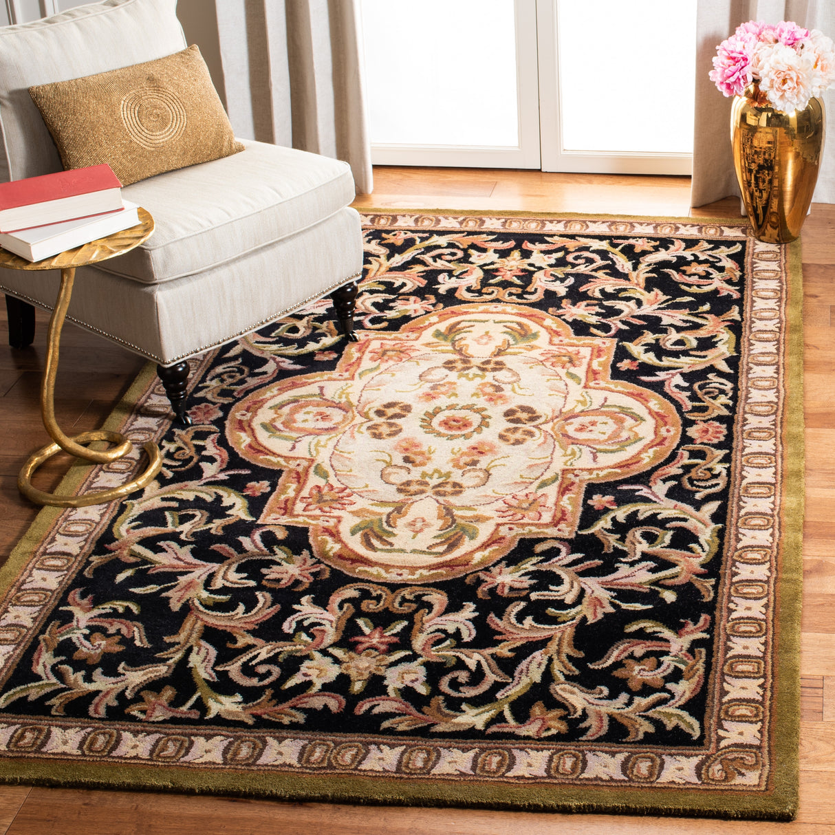 SAFAVIEH Handmade Classic Nidhi Traditional Oriental Wool Rug