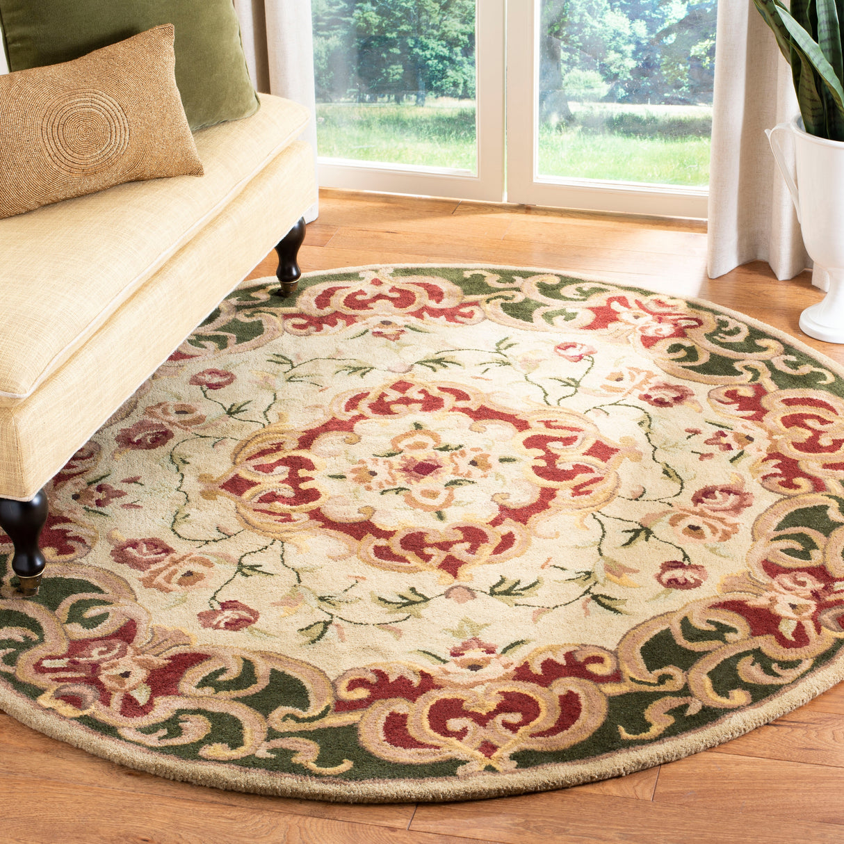 SAFAVIEH Handmade Classic Selvaggia Traditional Oriental Wool Rug