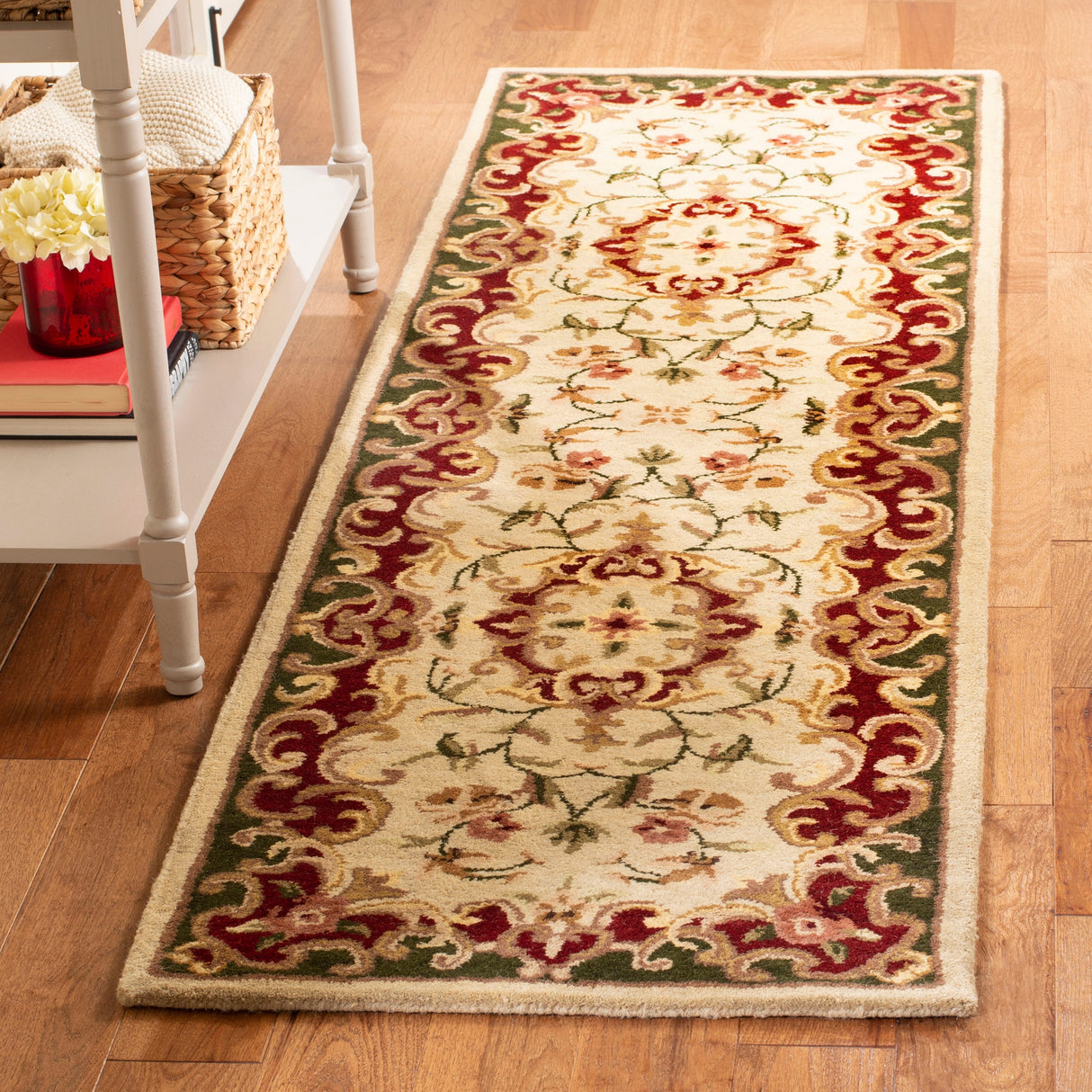 SAFAVIEH Handmade Classic Selvaggia Traditional Oriental Wool Rug