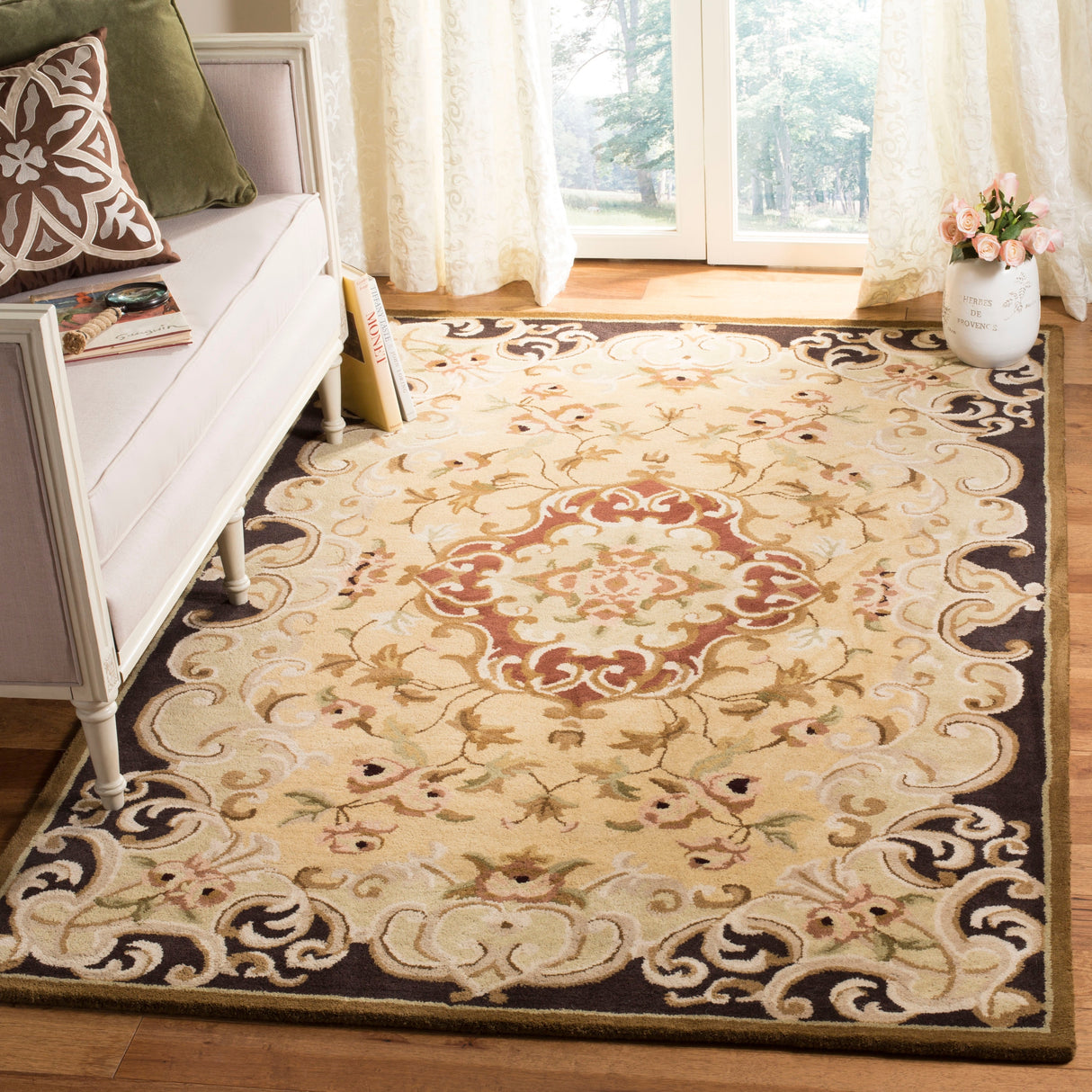 SAFAVIEH Handmade Classic Selvaggia Traditional Oriental Wool Rug