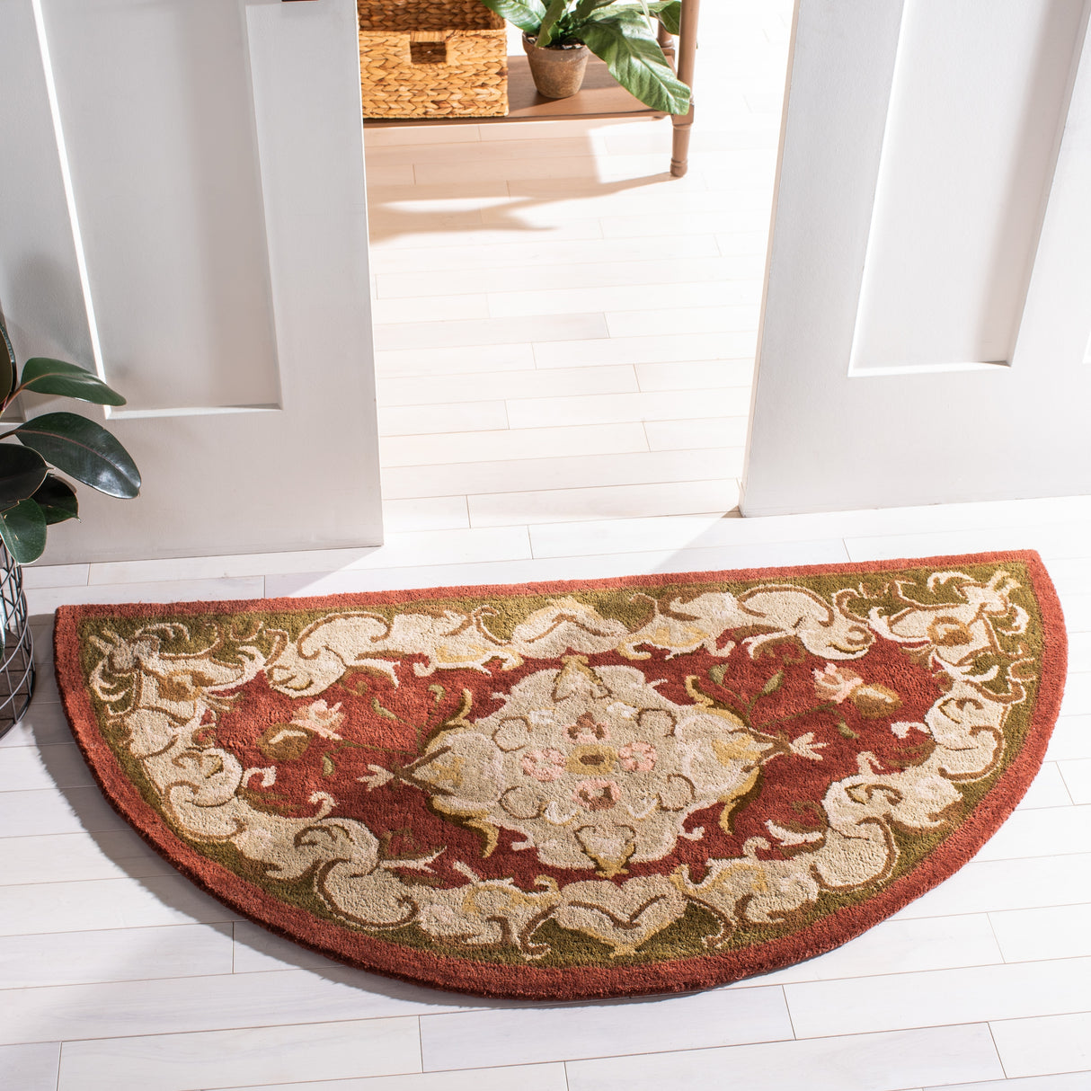 SAFAVIEH Handmade Classic Selvaggia Traditional Oriental Wool Rug