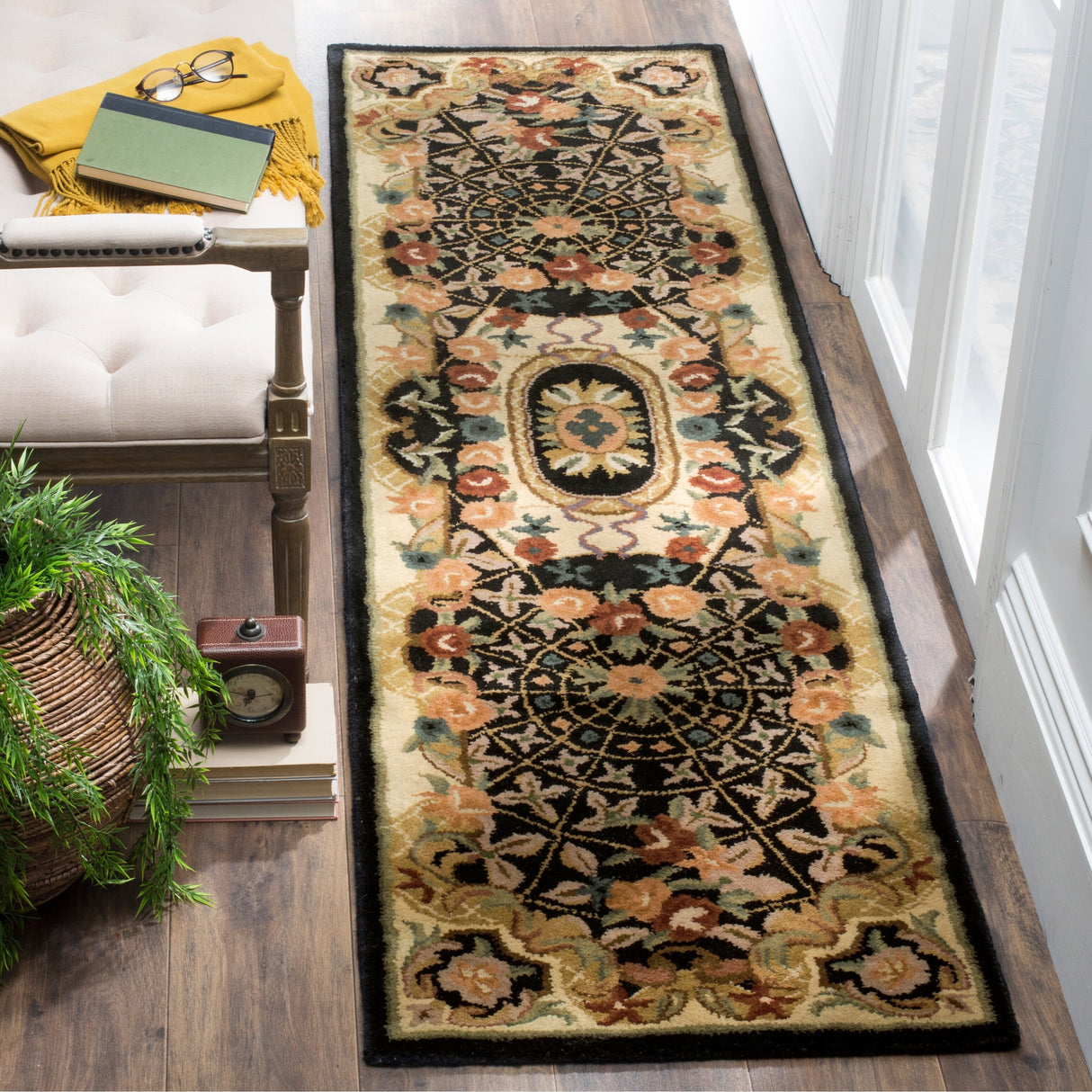 SAFAVIEH Handmade Classic Traiana Traditional Oriental Wool Rug