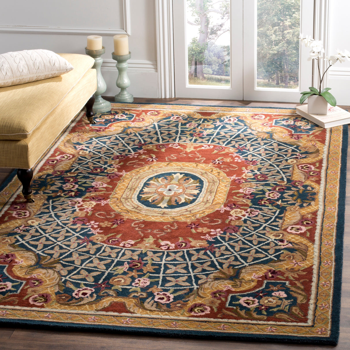 SAFAVIEH Handmade Classic Traiana Traditional Oriental Wool Rug