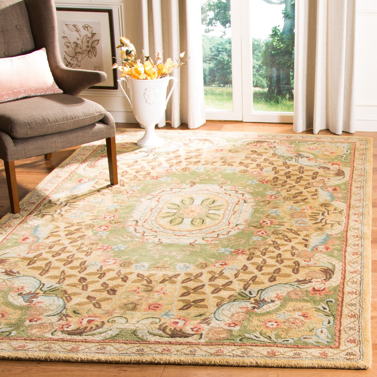 SAFAVIEH Handmade Classic Traiana Traditional Oriental Wool Rug