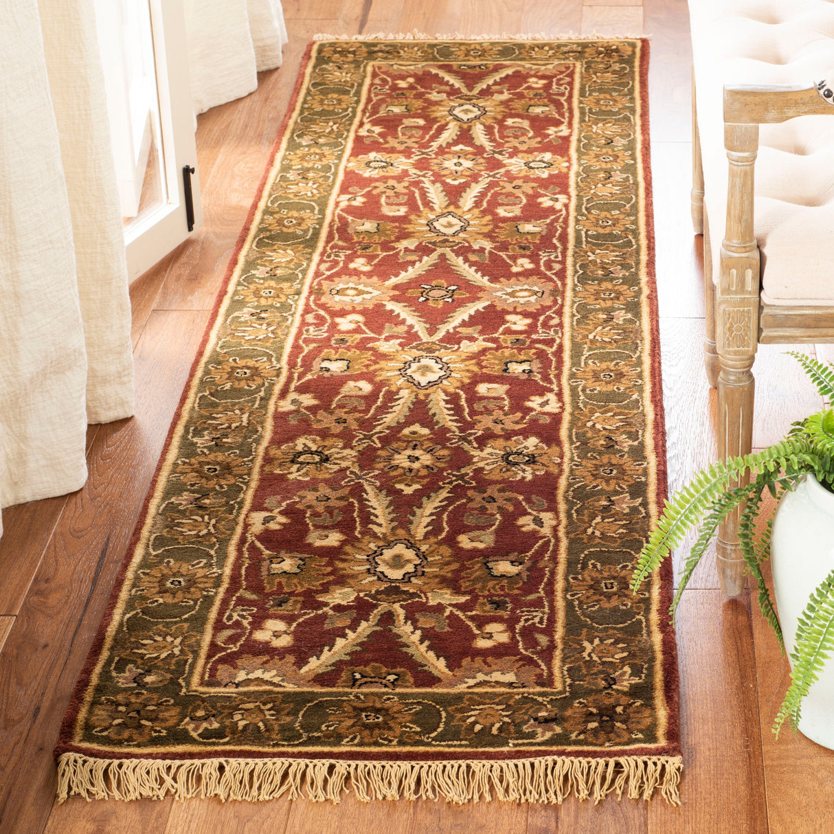 SAFAVIEH Handmade Classic Violette Traditional Oriental Wool Rug