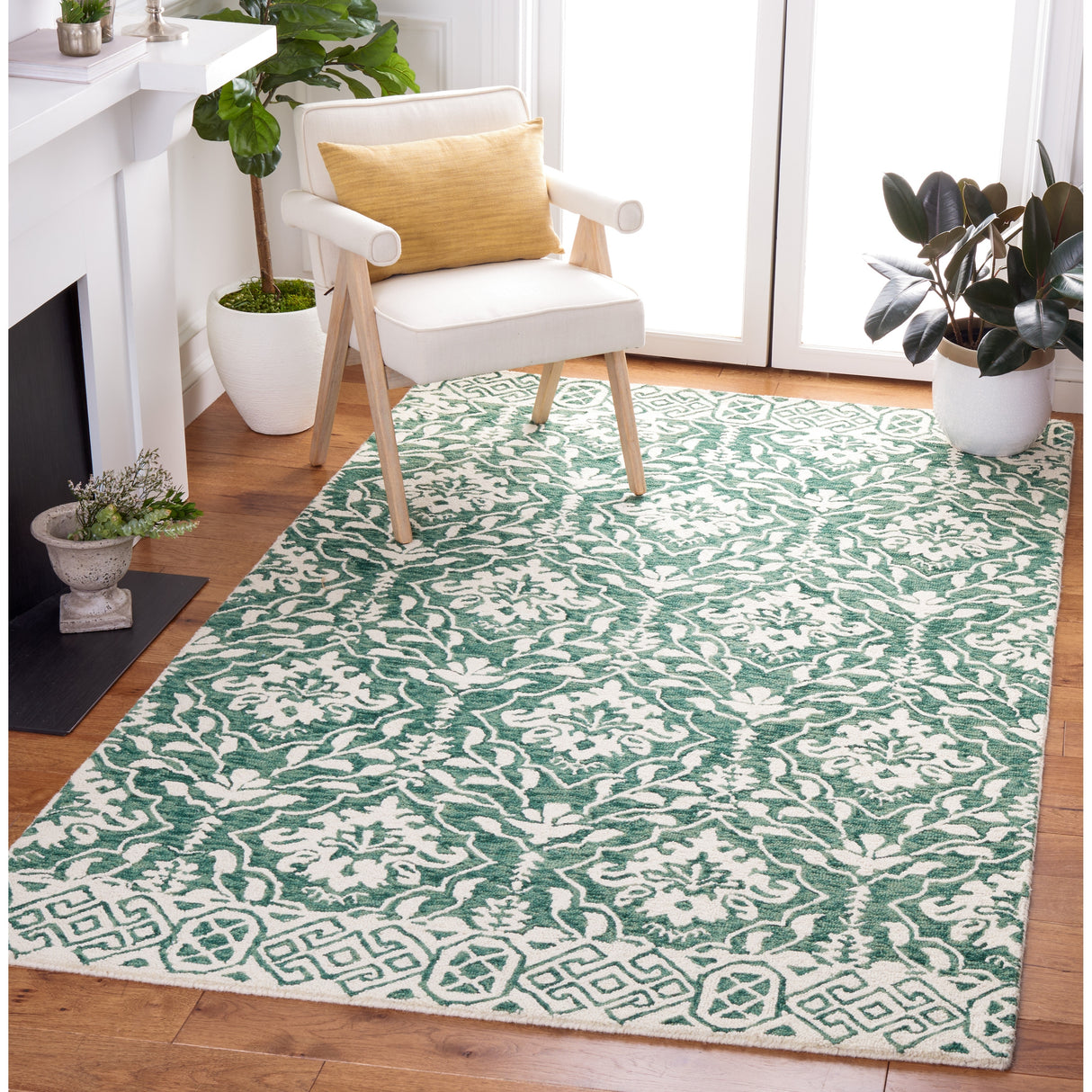 SAFAVIEH Handmade Dip Dye Elvedina Floral Wool Rug