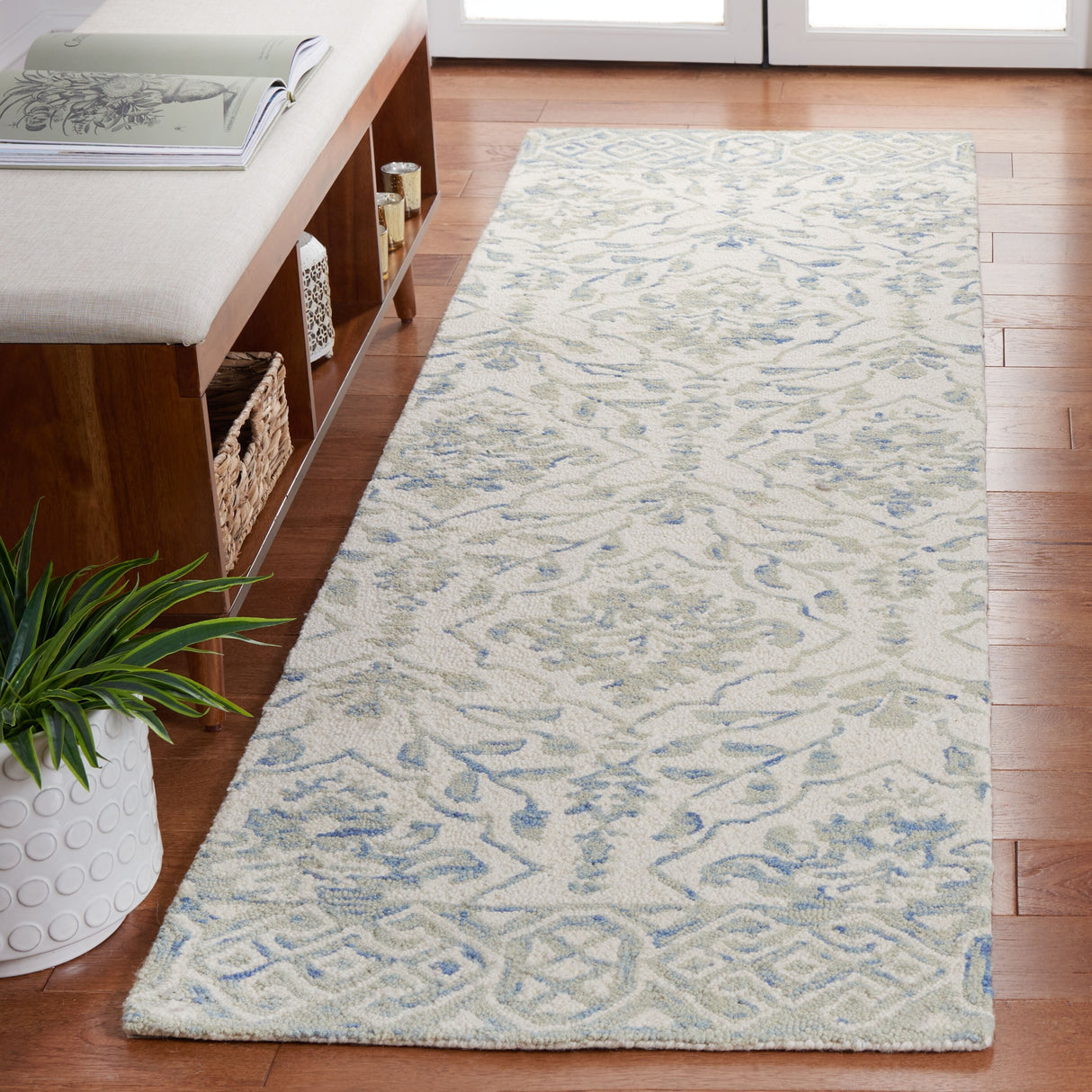 SAFAVIEH Handmade Dip Dye Elvedina Floral Wool Rug