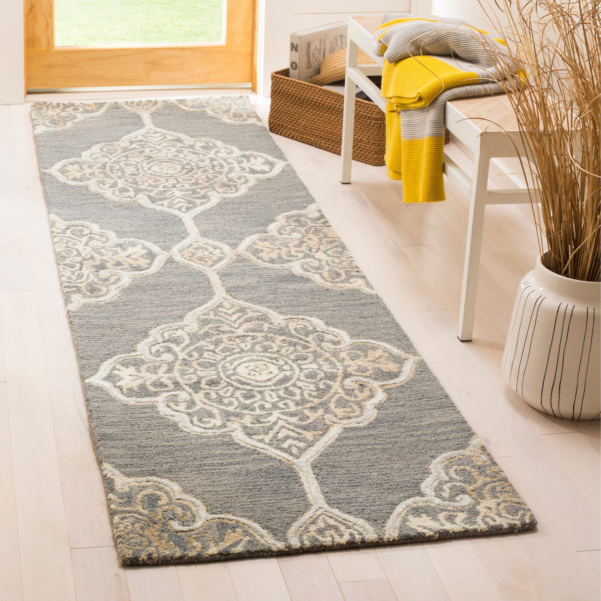 SAFAVIEH Handmade Dip Dye Emeteria Medallion Wool Rug