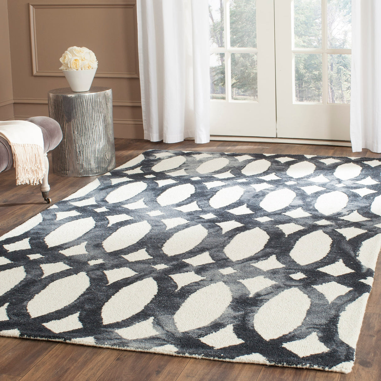 SAFAVIEH Handmade Eligija Wool Geometric Dip Dye Area Rug