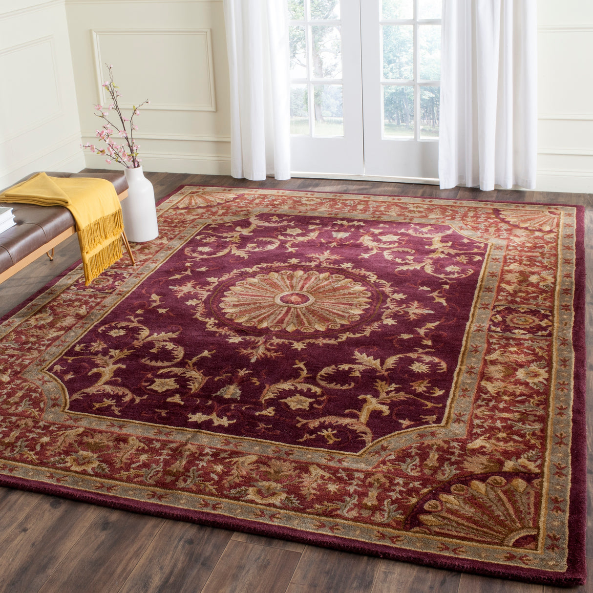 SAFAVIEH Handmade Empire Eftichia Traditional Oriental Wool Rug