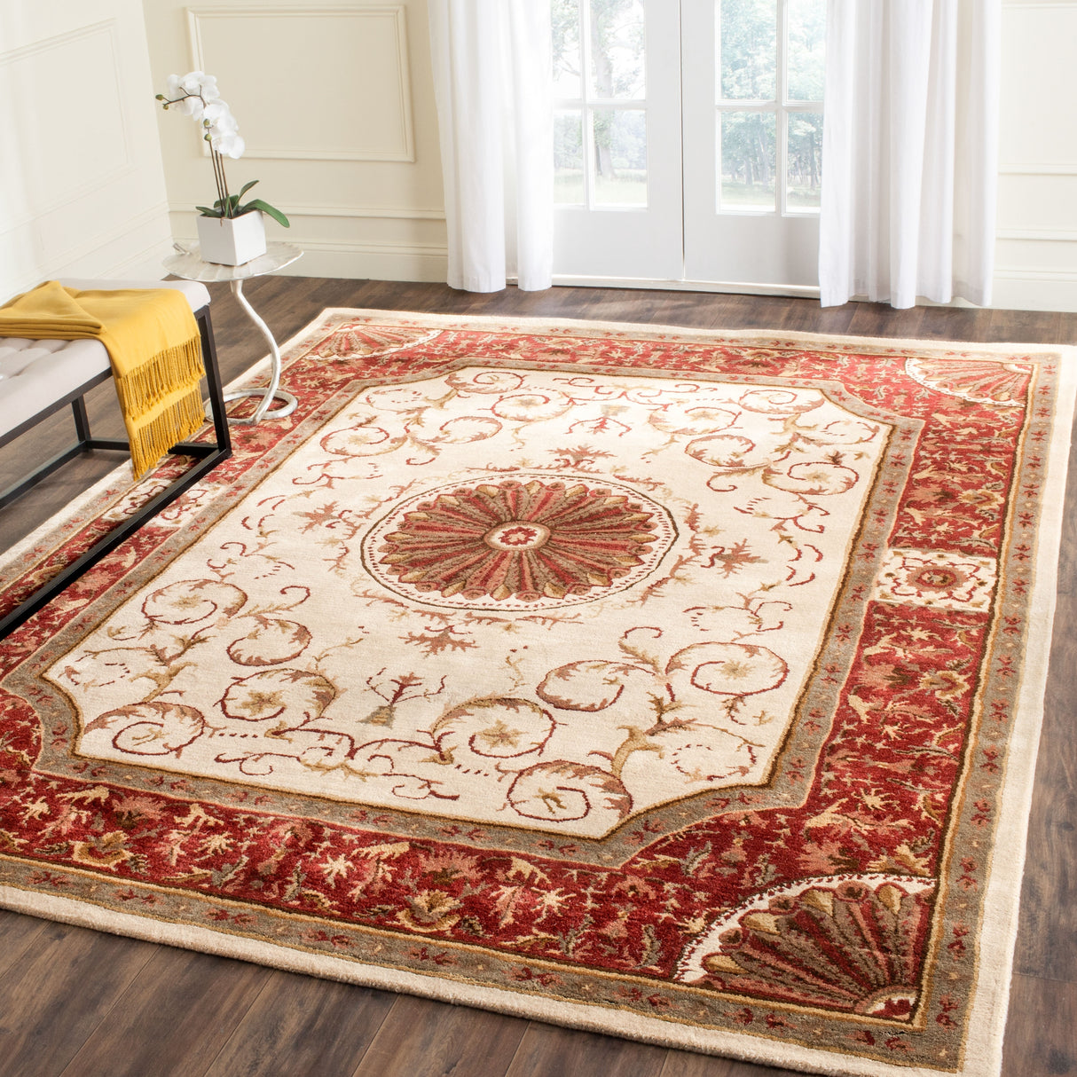 SAFAVIEH Handmade Empire Eftichia Traditional Oriental Wool Rug