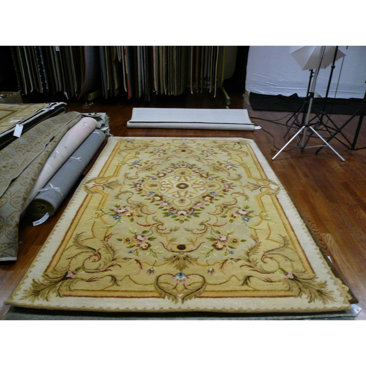 SAFAVIEH Handmade Empire Ffiona Traditional Oriental Wool Rug