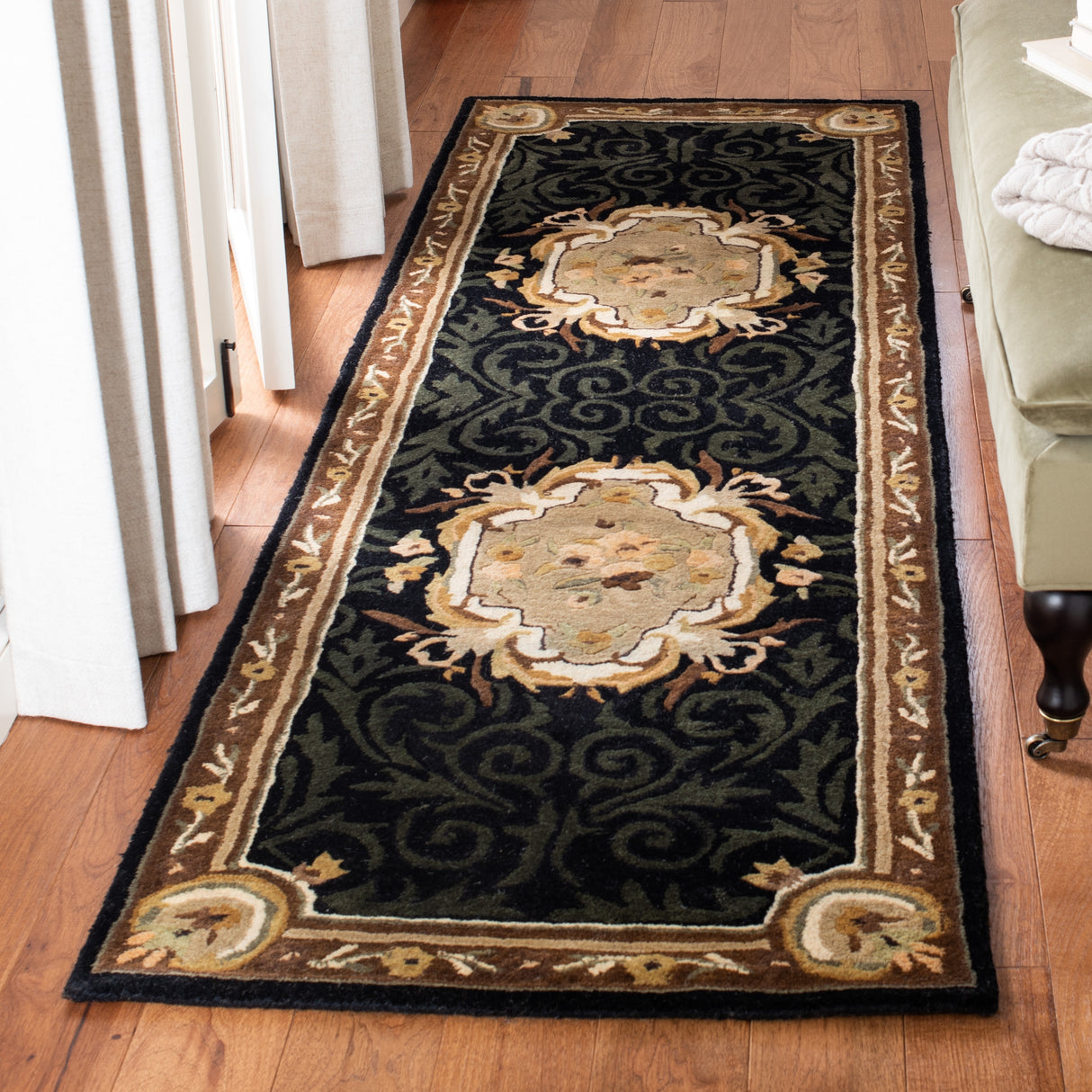 SAFAVIEH Handmade Empire Zekija Traditional Oriental Wool Rug