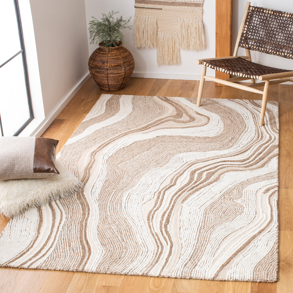 SAFAVIEH Handmade Fifth Avenue Klari Modern Abstract Wool Rug