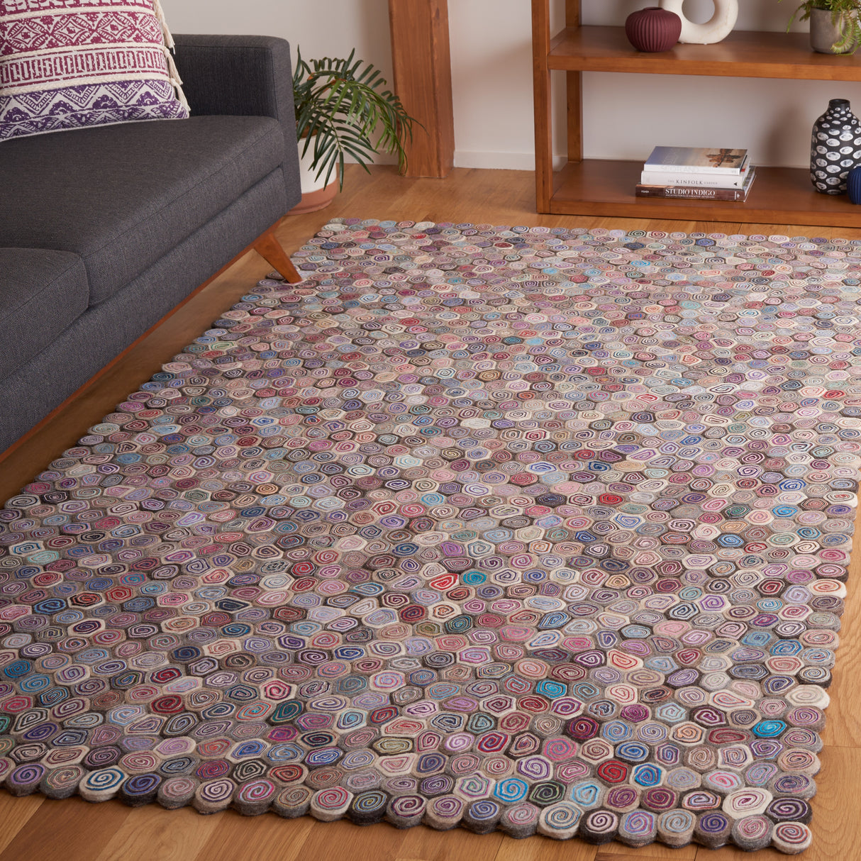 SAFAVIEH Handmade Fifth Hadice Kulliki Mid-Century Modern Wool Rug