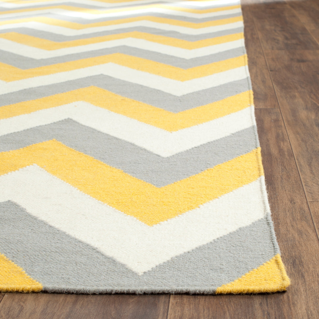 SAFAVIEH Handmade Flatweave Dhurries Alliette Modern Wool Rug