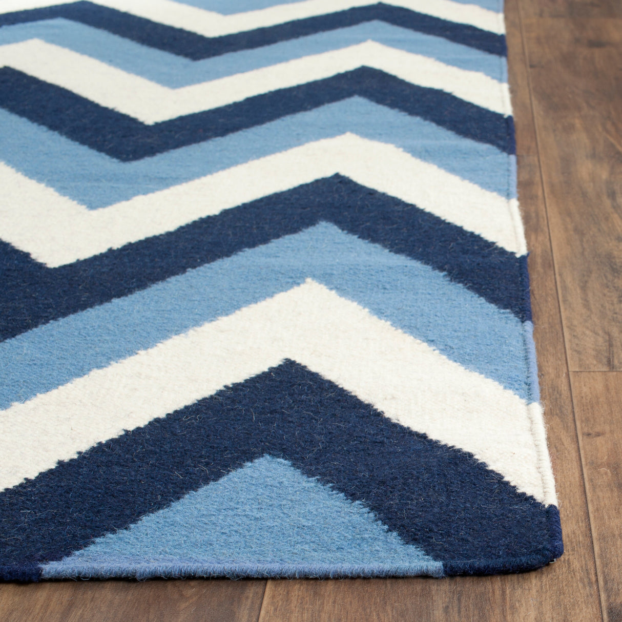 SAFAVIEH Handmade Flatweave Dhurries Alliette Modern Wool Rug