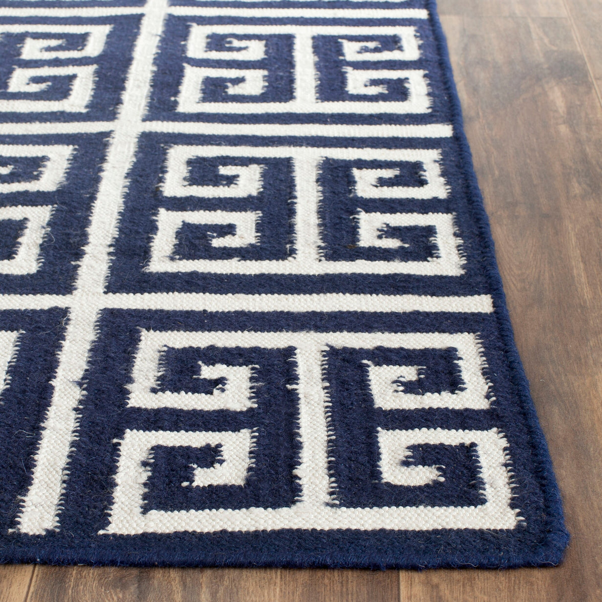 SAFAVIEH Handmade Flatweave Dhurries Oliga Modern Wool Rug