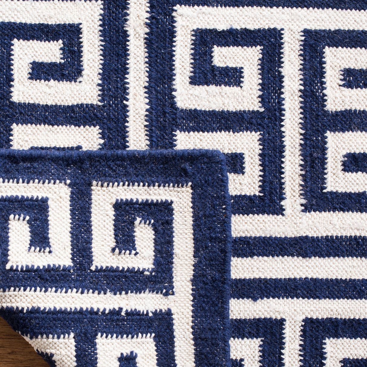 SAFAVIEH Handmade Flatweave Dhurries Oliga Modern Wool Rug