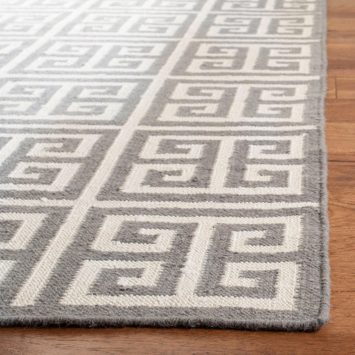 SAFAVIEH Handmade Flatweave Dhurries Oliga Modern Wool Rug