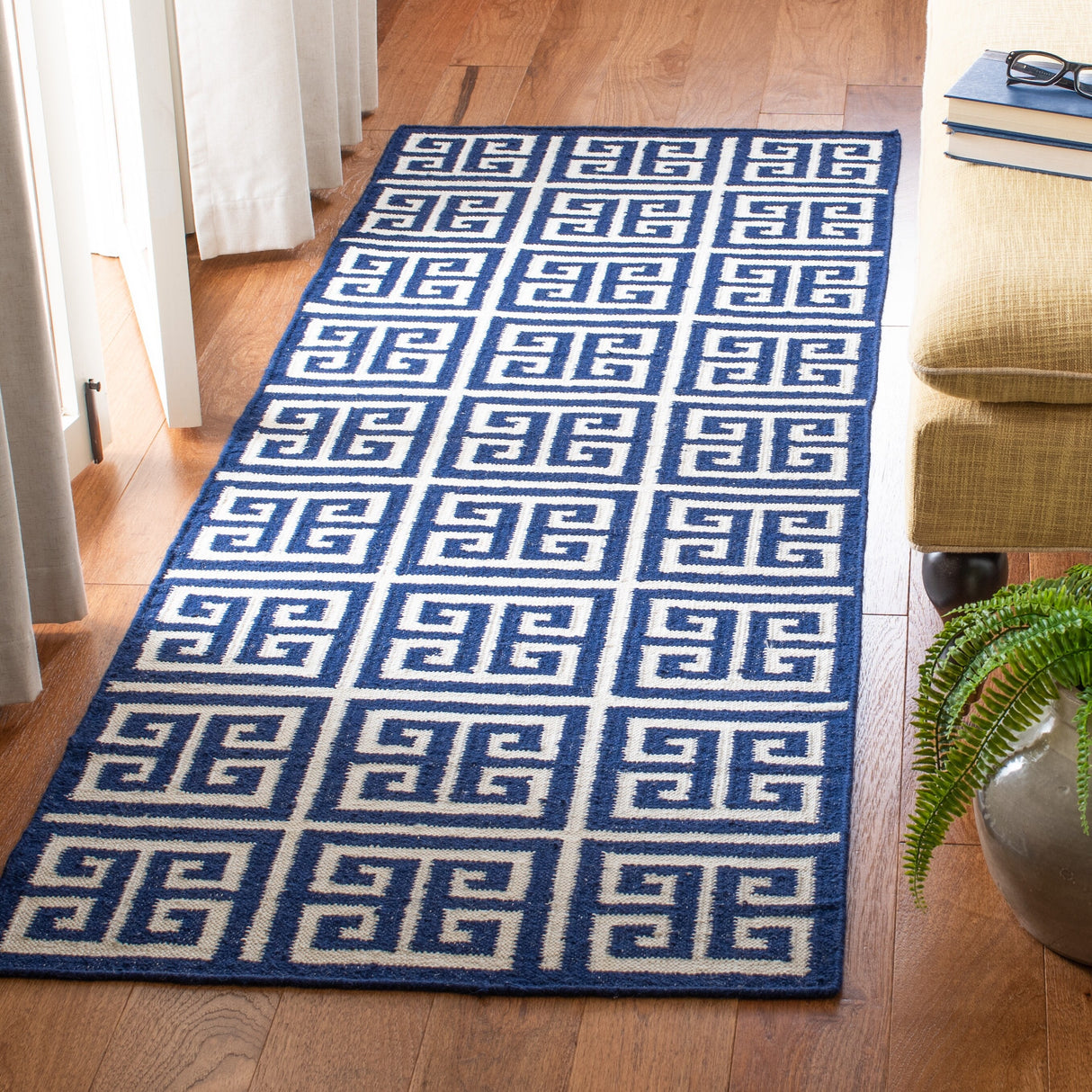 SAFAVIEH Handmade Flatweave Dhurries Oliga Modern Wool Rug