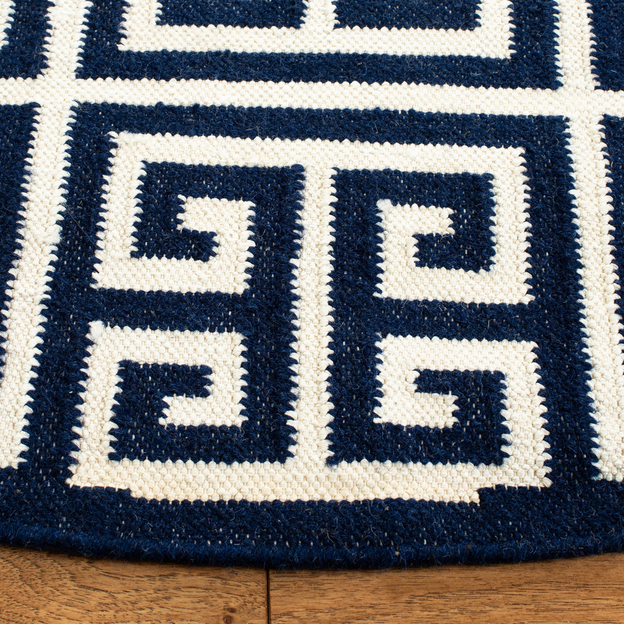 SAFAVIEH Handmade Flatweave Dhurries Oliga Modern Wool Rug