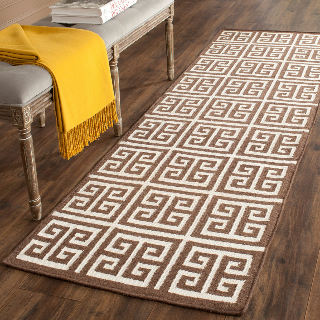 SAFAVIEH Handmade Flatweave Dhurries Oliga Modern Wool Rug