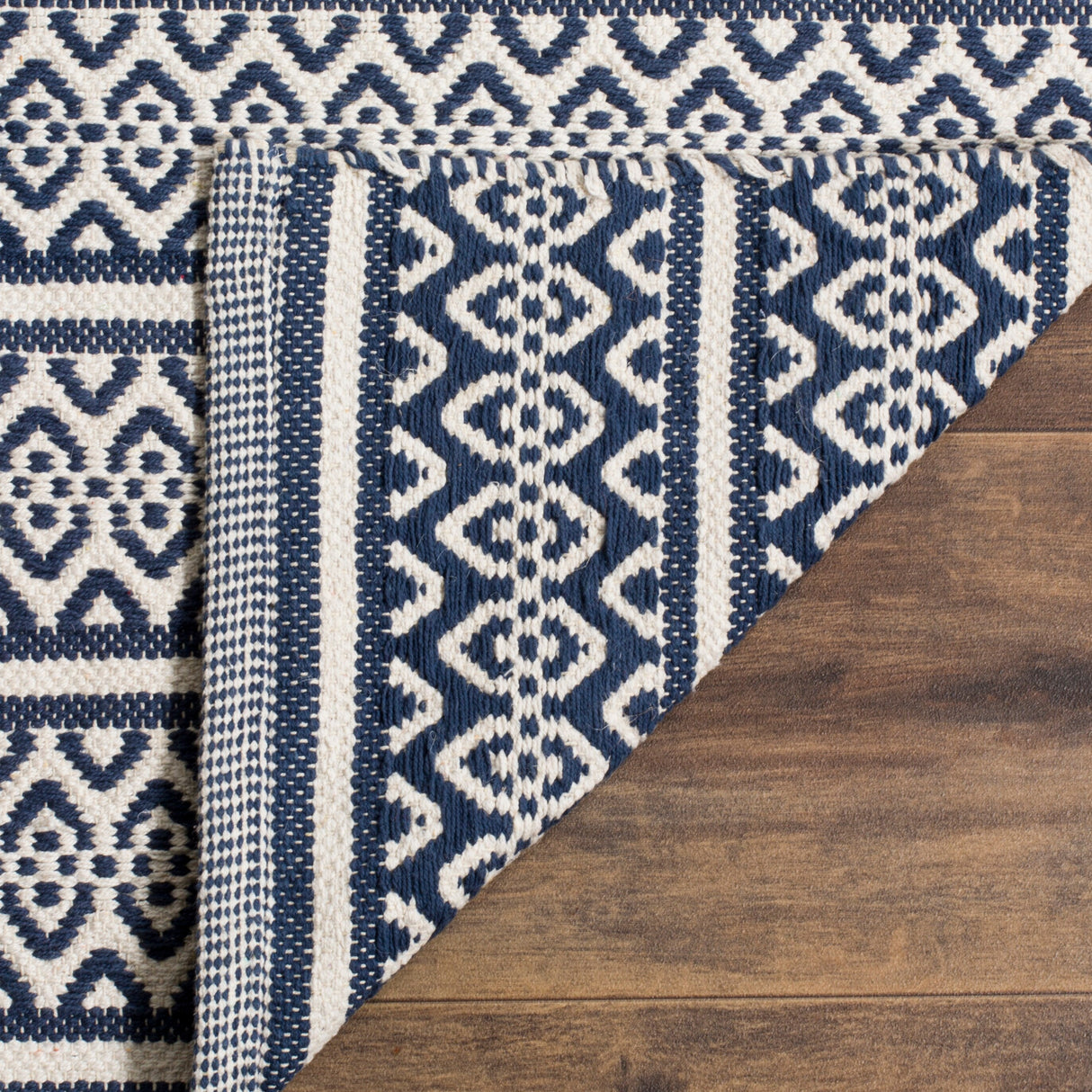 SAFAVIEH Handmade Flatweave Montauk Clayton Casual Cotton Rug