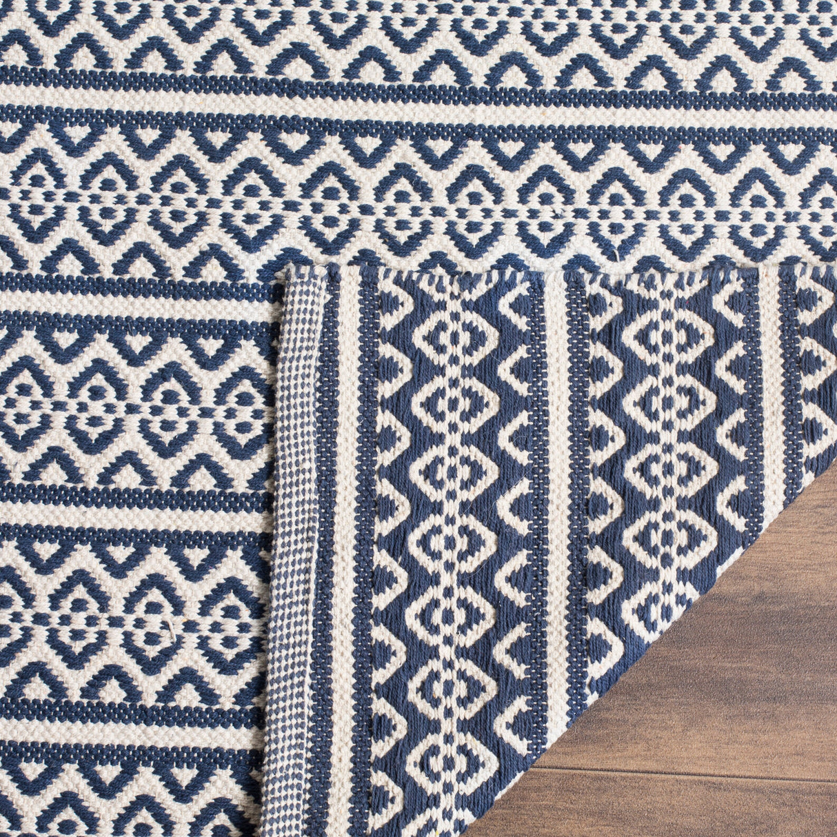 SAFAVIEH Handmade Flatweave Montauk Clayton Casual Cotton Rug