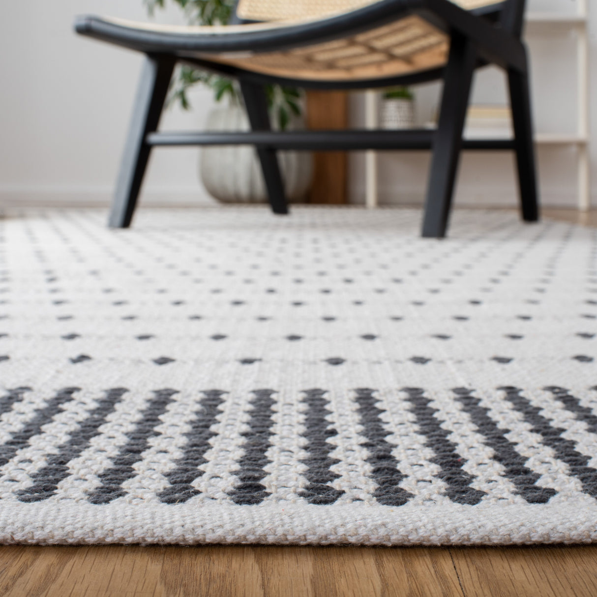 SAFAVIEH Handmade Flatweave Montauk Helena Cotton Rug