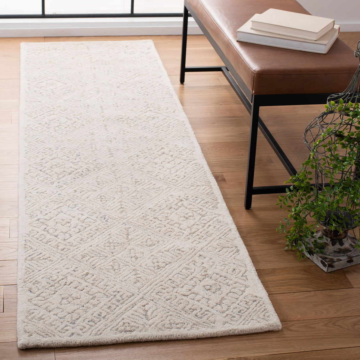 SAFAVIEH Handmade Glamour Klarita Wool Rug