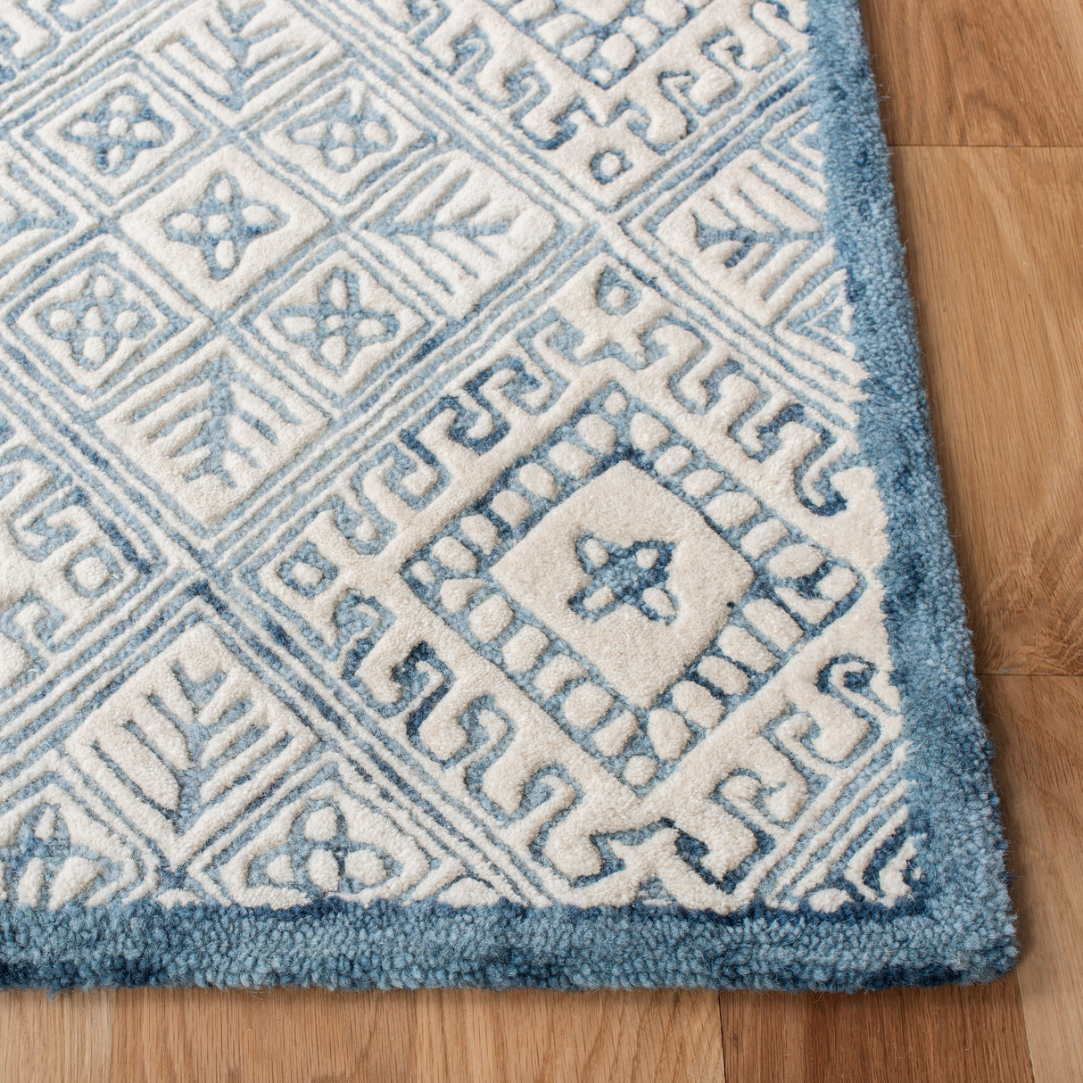 SAFAVIEH Handmade Glamour Klarita Wool Rug