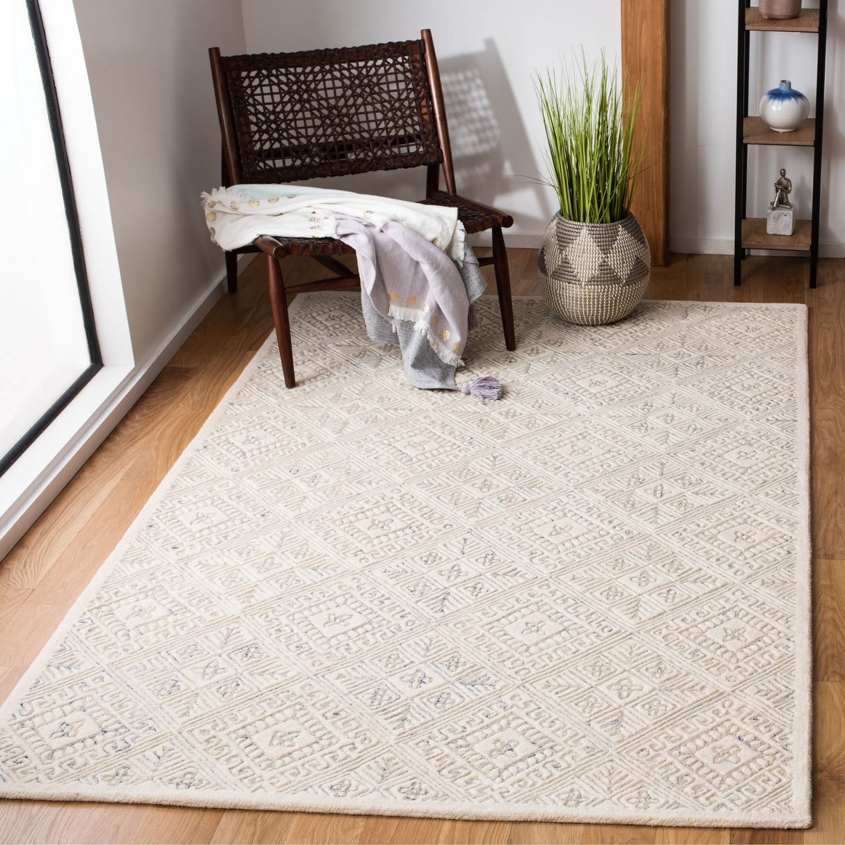 SAFAVIEH Handmade Glamour Klarita Wool Rug