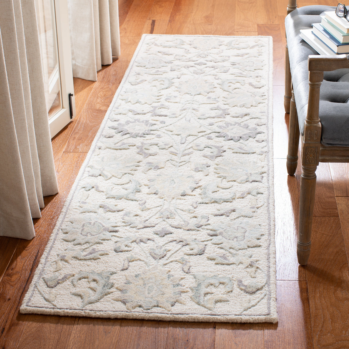 SAFAVIEH Handmade Glamour Marsona Floral Wool Rug